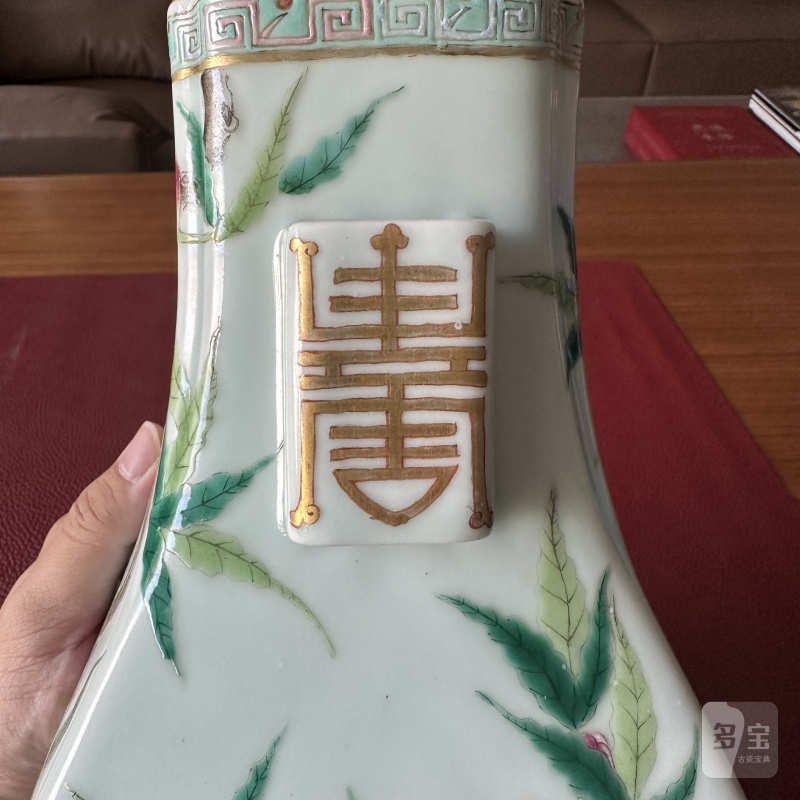 清光绪 青釉粉彩九桃纹贯耳瓶一对 - 图27